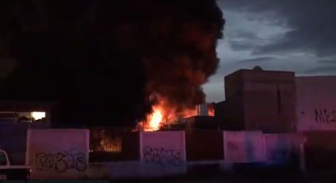 Se registra incendio en la Colonia Bosques de Bellavista en Querétaro Capital. Foto: Twitter @merida7776