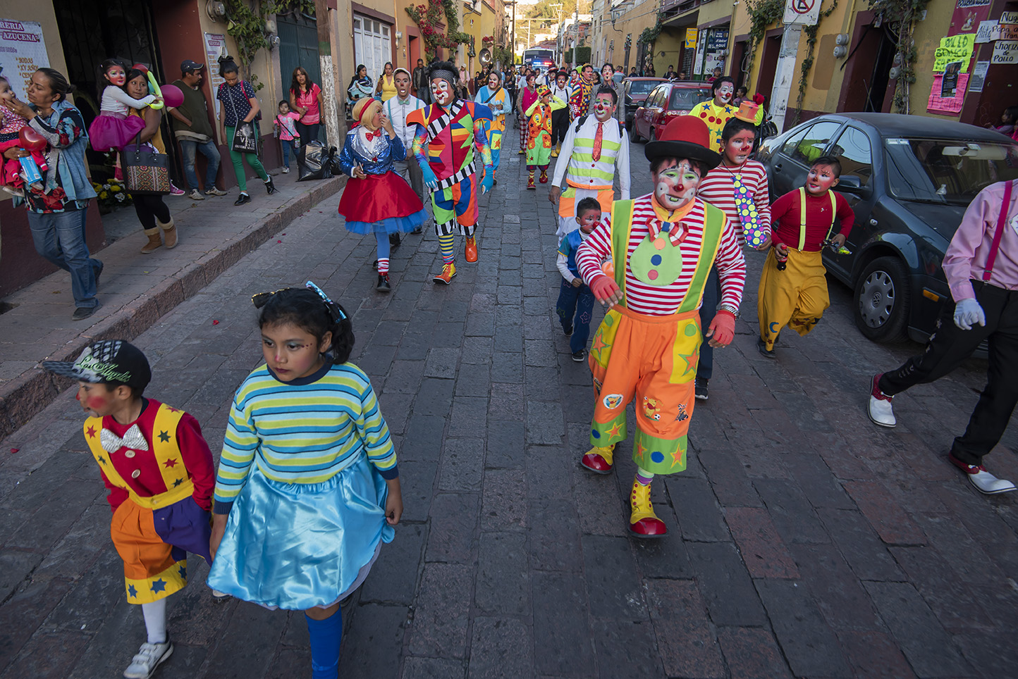 Festeja El Marqués el día Internacional del Payaso.