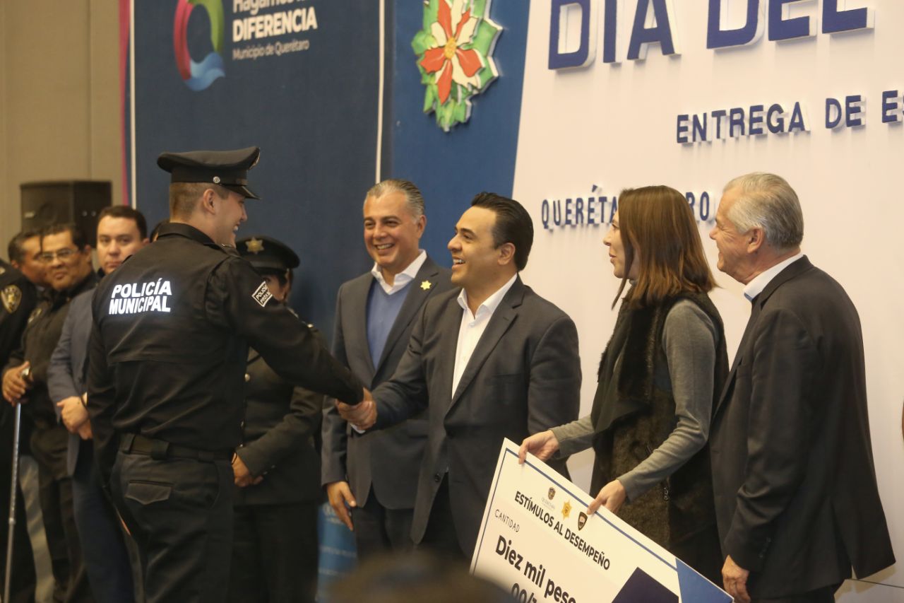 Policías Municipales de Querétaro, recibirán aumento salarial de 7%; informó el Alcalde capitalino Luis Nava.