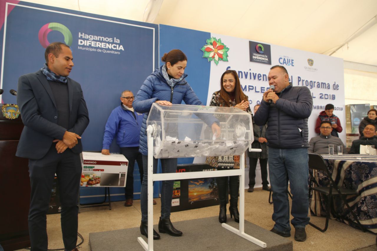 El Muncipio de Querétaro celebra a trabajadores eventuales.