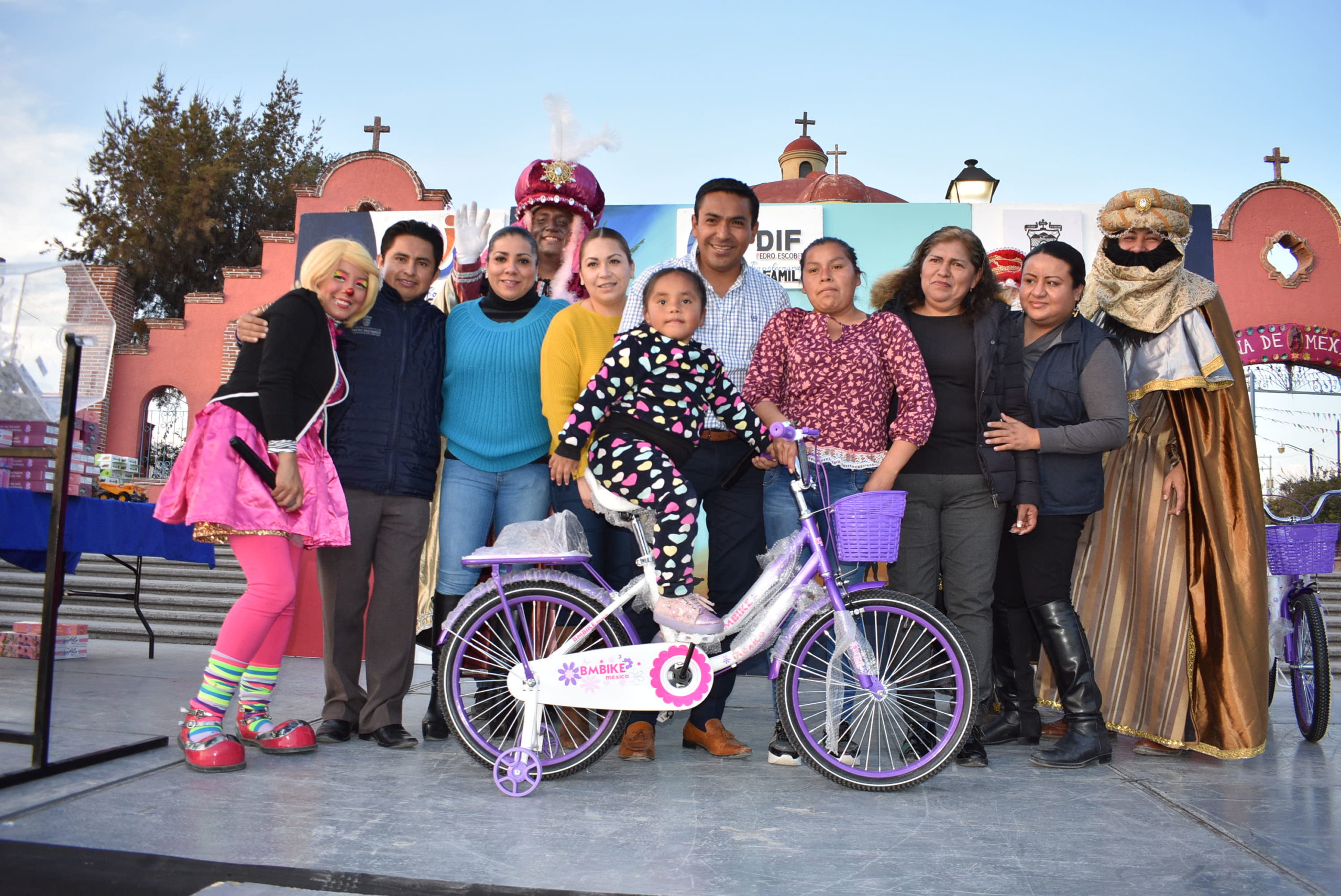 El DIF Municipal de Pedro Escobedo lleva a cabo la gira "Compartiendo Sonrisas".