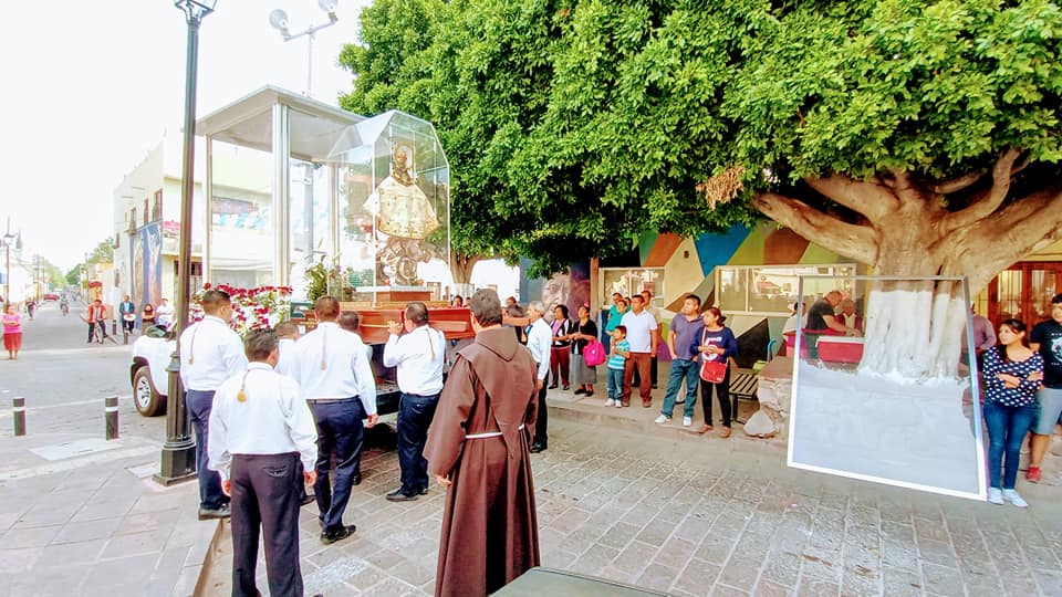 A pesar de la contingencia por COVID-19 realizan peregrinación con la Virgen del Pueblito.