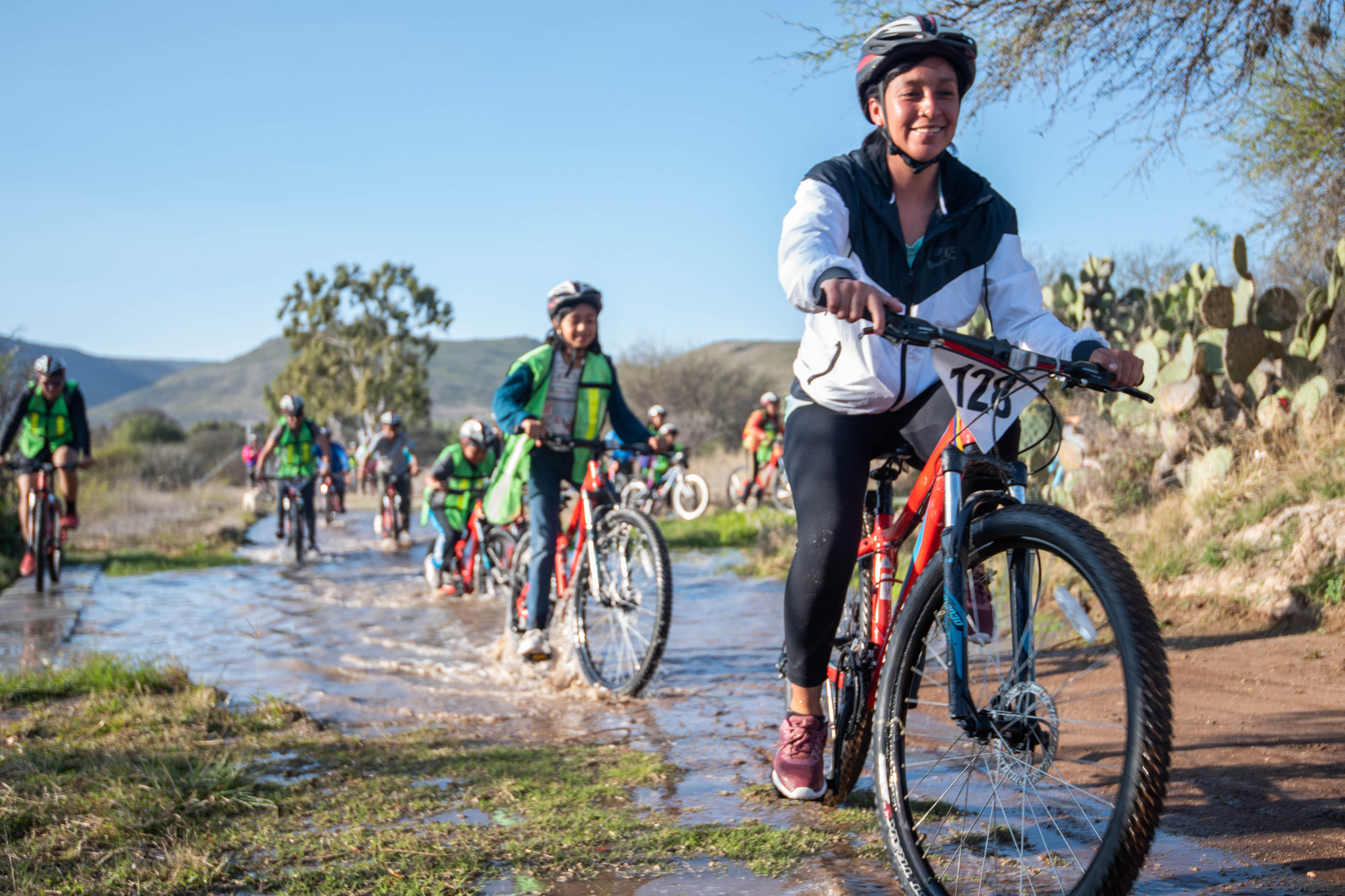 120 amantes de la bicicleta participan en "Rueda Tour" en El Marqués.