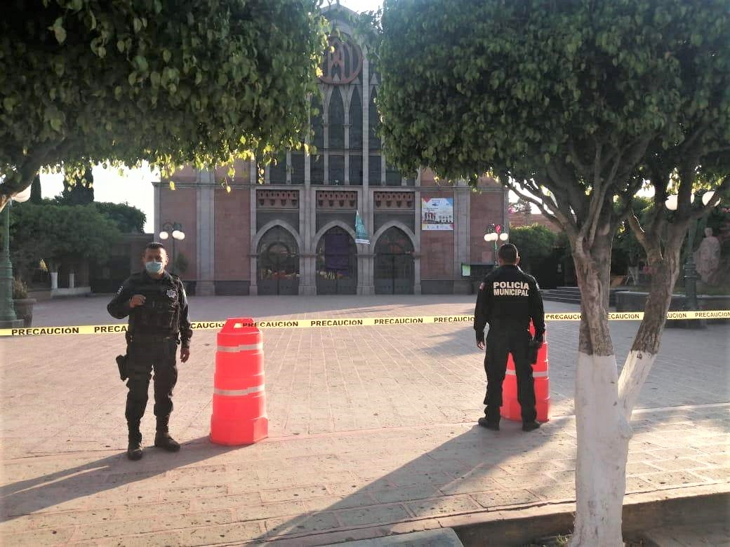 Por brote de COVID-19 cierran espacios públicos en Pedro Escobedo.