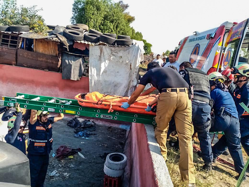 Rescatan a un adulto mayor que cayó a una cisterna en El Marqués. Foto: Facebook PC El Marqués.