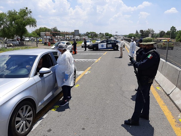 Autoridades regañan a ciudadanos por no usar cubrebocas en Querétaro.