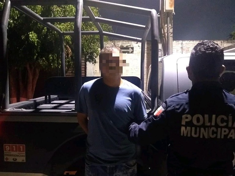 Policías de Pedro Escobedo recuperan vehículo robado en EdoMex.