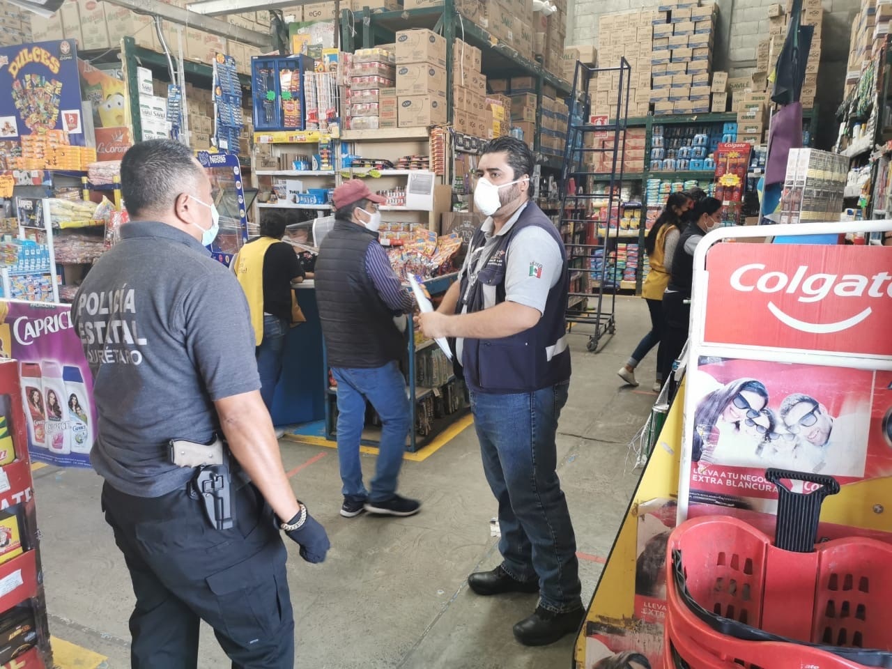 Realizan operativo para vigilar medidas sanitarias en Mercado de Abastos de Querétaro.