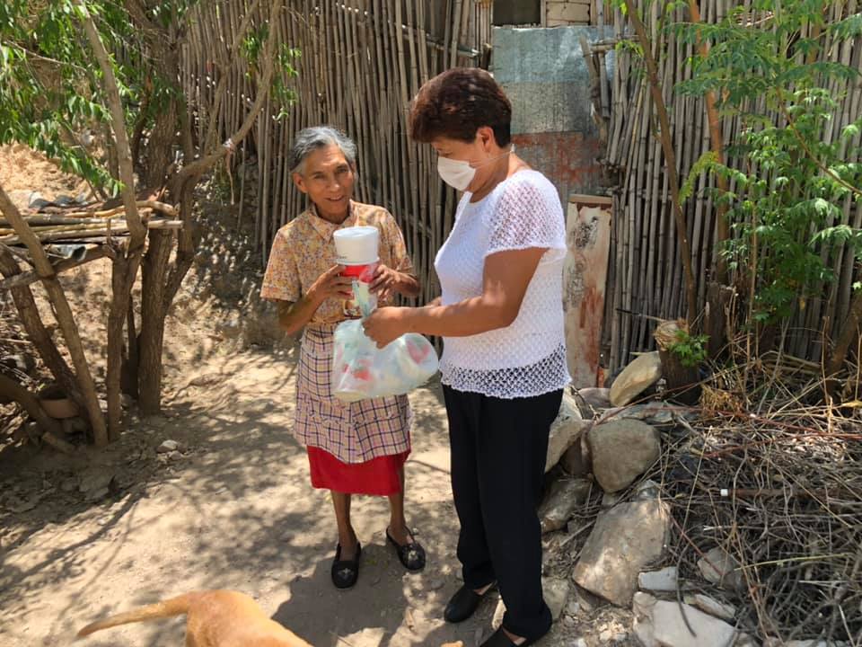 El DIF de Peñamiller entrega alimentos a Adultos Mayores.