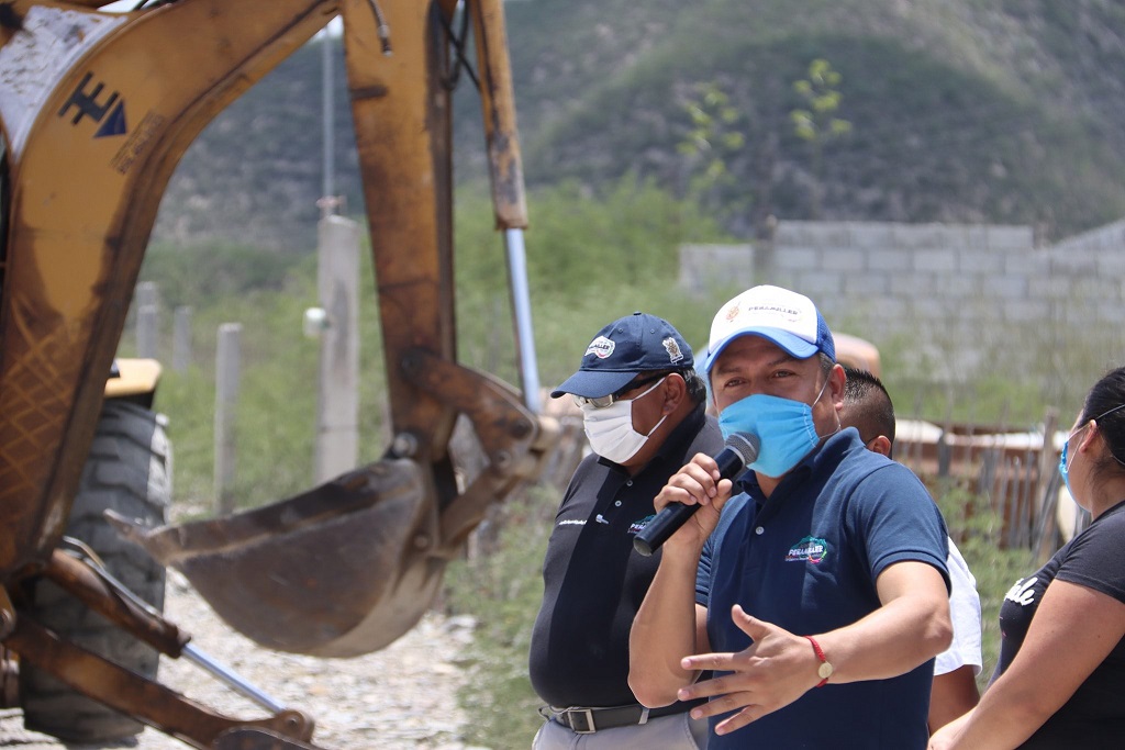 Juan Carlos Linares arranca obras para pavimentar calles en 3 comunidades de Peñamiller