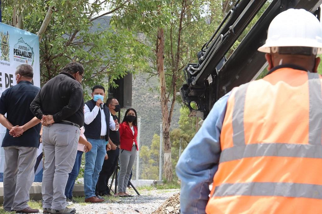 Juan Carlos Linares preside arranque de obra de ampliación de red eléctrica en la Cabecera Municipal.