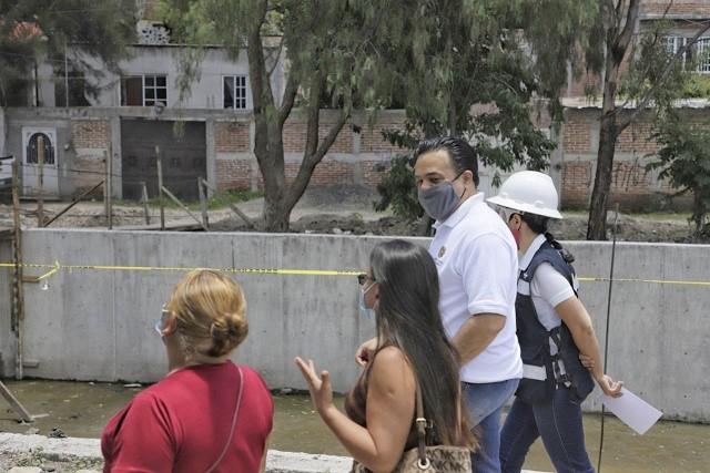 Luis Nava supervisa obra de dren pluvial de Santa Rosa Jáuregui se invierten 38 mdp