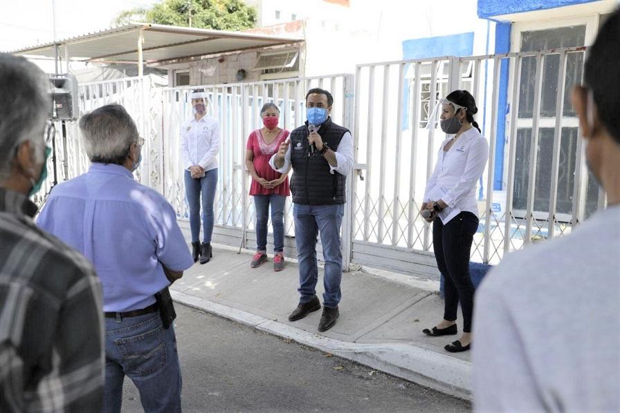 Luis Nava supervisa obras por 25.2 millones de pesos en la Colonia Industrial.