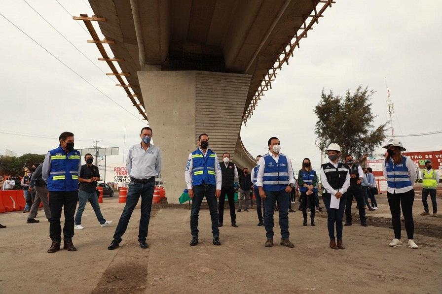 Luis Nava y Pancho Domínguez supervisan obras del Viaducto Poniente; se invierten 730 mdp