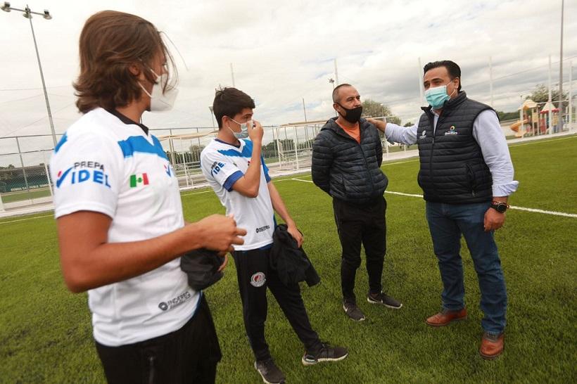 El Acalde Luis Nava reitera apoyo a los jóvenes y al deporte.