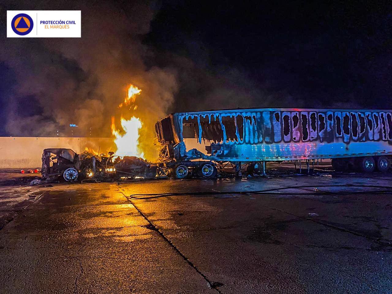 Arde camión sobre Autopista México-Querétaro; una persona sufre heridas graves.