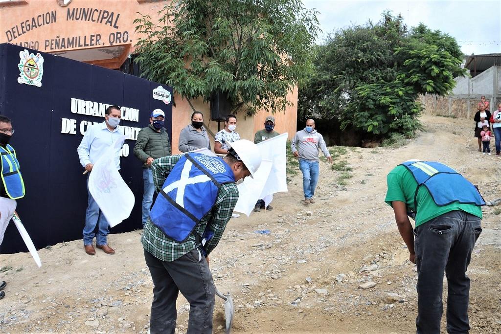 Arranca pavimentación de calles en la Delegación Camargo en Peñamiller.