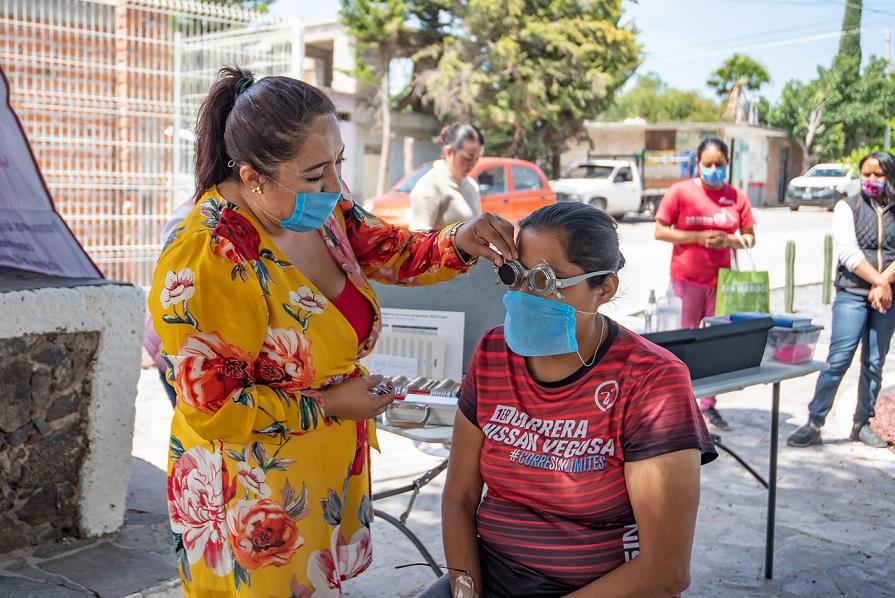 Instituto de la mujer de El Marqués realiza campaña de salud visual