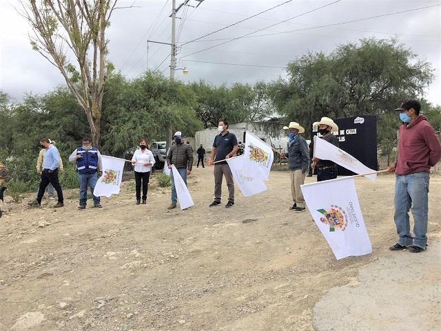 Juan Carlos Linares encabeza arranque de obras de urbanización en Agua Caliente y Boquillas.