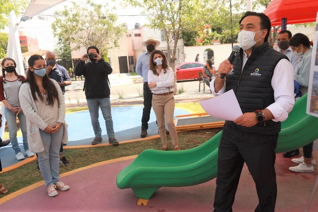 Luis Nava entrega rehabilitación del parque de la Colonia La Luna.