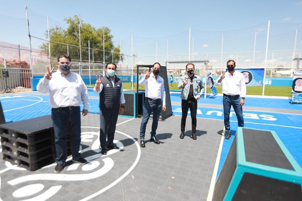 Luis Nava y Pancho Domínguez entregan espacios deportivos en el COBAQ plantel 1.