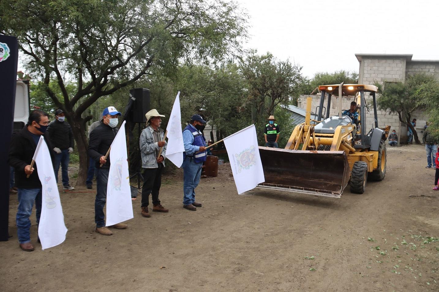 Inician tres importantes obras en Agua Fría, Peñamiller.