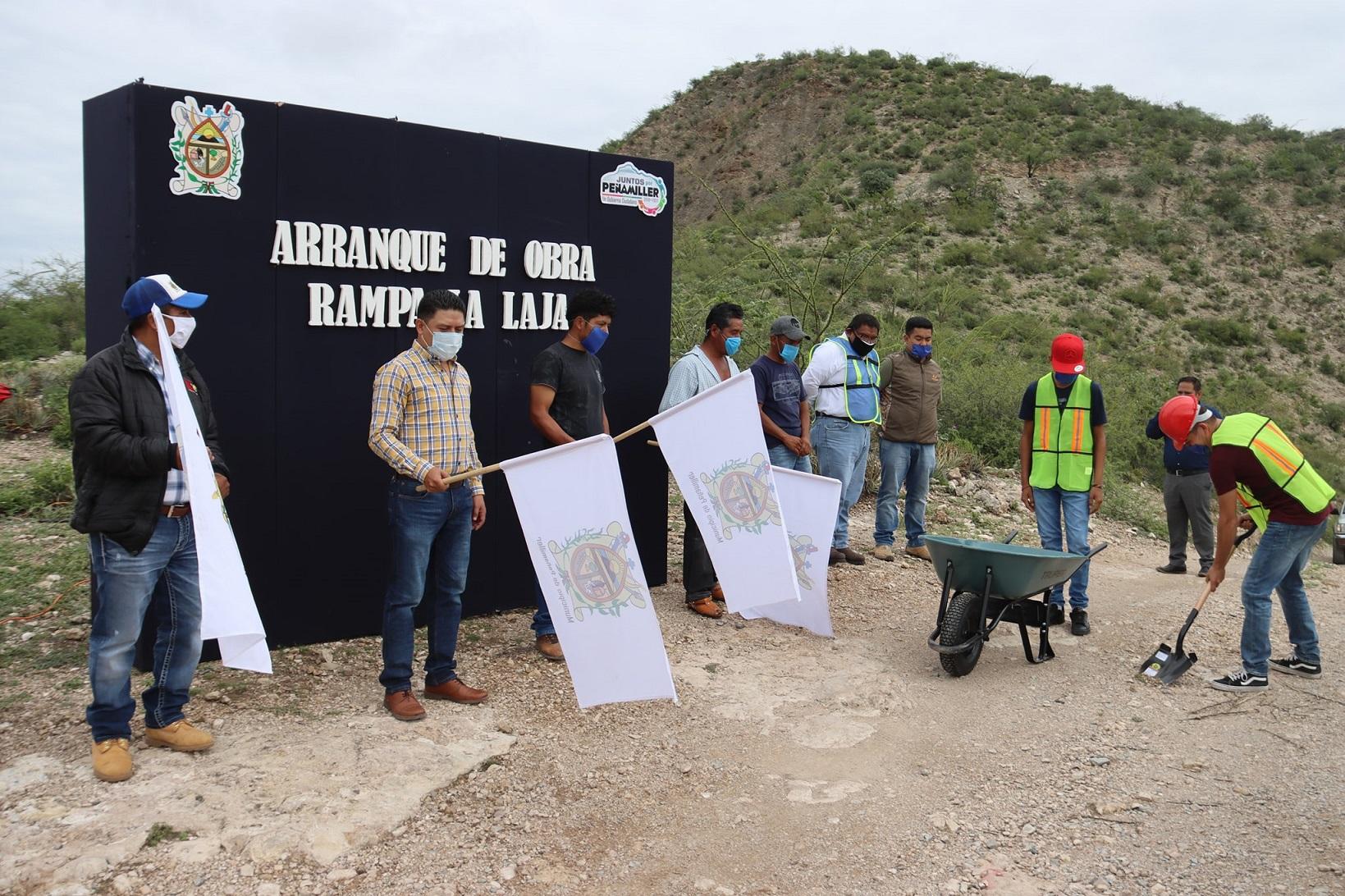 Juan Carlos Linares preside arranque de obras en La Laja y La Nopalera.