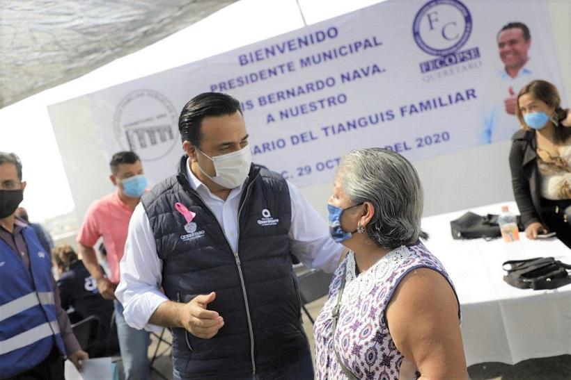 Luis Nava asiste a la celebración del 30 aniversario del Tianguis Familiar Peñuelas, A.C.