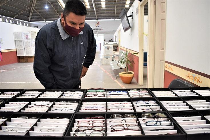 Campaña de Salud Visual beneficia a 200 personas de Pedro Escobedo