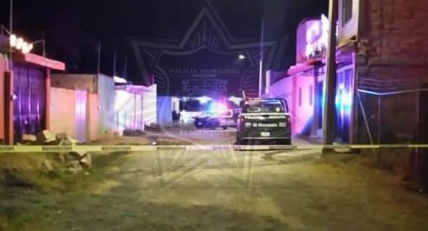 Asesinan a balazos a 3 personas en El Marqués.