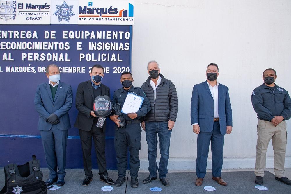 Enrique Vega Carriles reconoce a Policías Municipales de El Marqués.