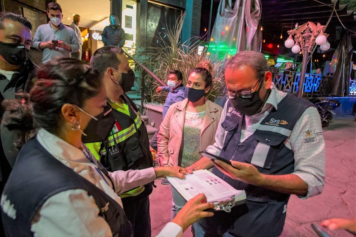 La Unidad AntiCOVID-19 dispersa 49 fiestas en Querétaro.