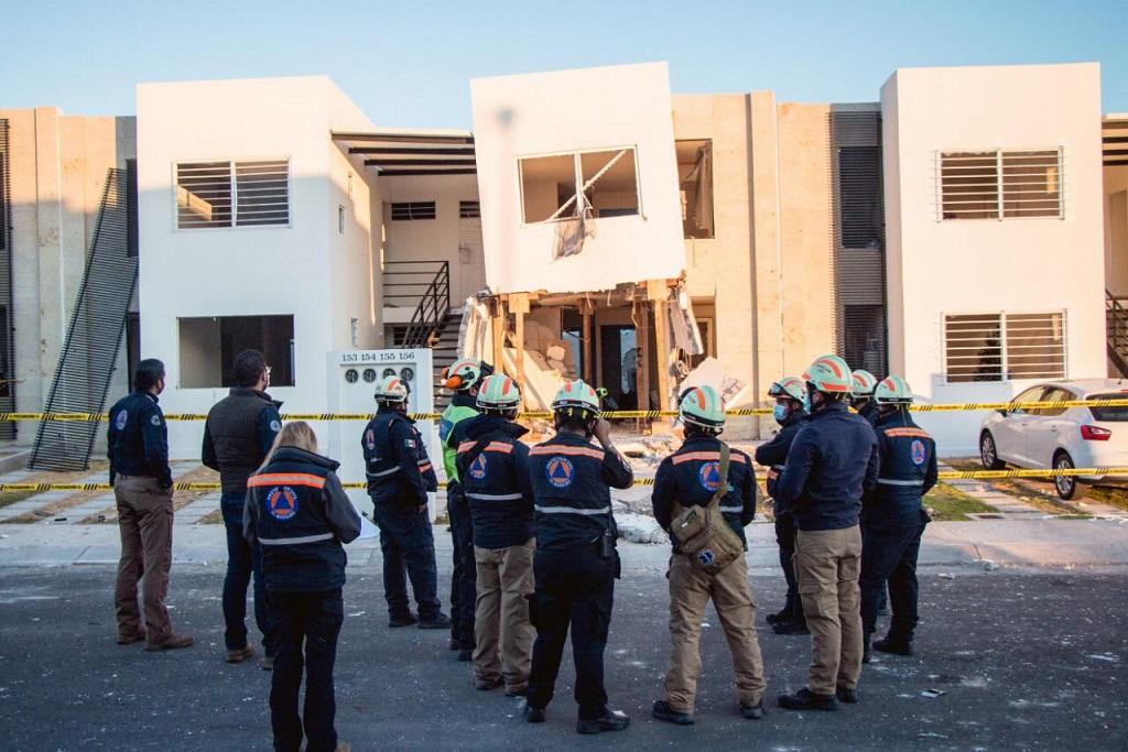 Enrique Vega anuncia respaldo total a familias afectadas por explosión en el Fraccionamiento Los Encinos.