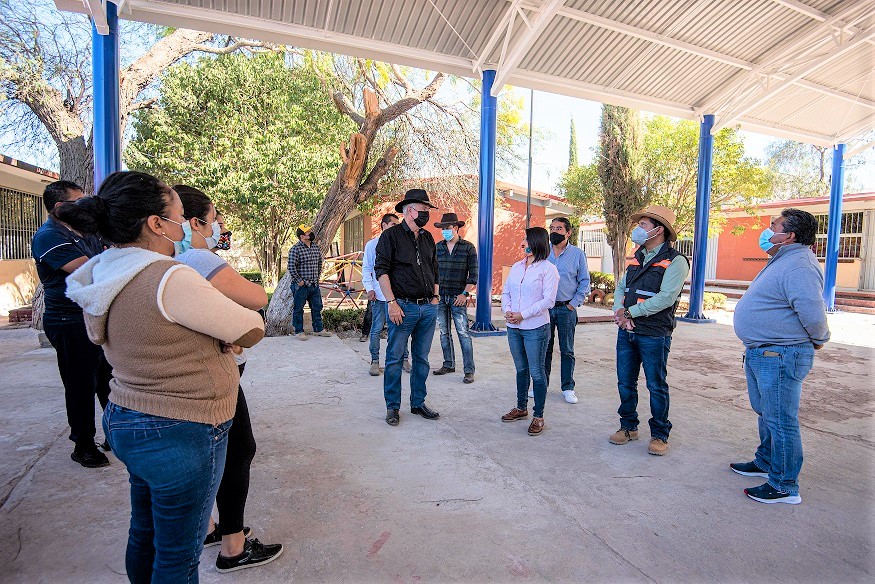 Enrique Vega Carriles entrega arcotecho en preescolar de Jesús María