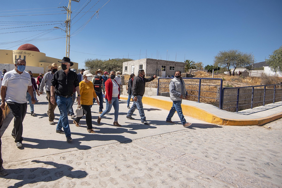 Enrique Vega Carriles realizó la entrega de obras por 34.4 millones de Pesos en Atongo.