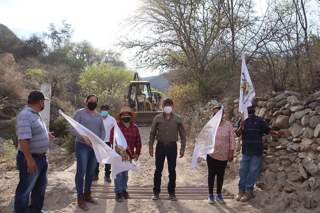 Juan Carlos Linares encabeza arranque de obras en Agua Fría, Loma Blanca y Saucillo.