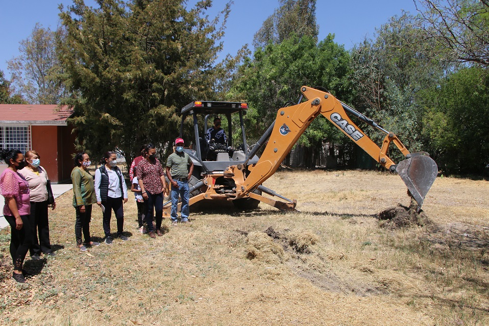 La Alcaldesa de Pedro Escobedo encabeza arranque de obras en la Colonia Independencia.