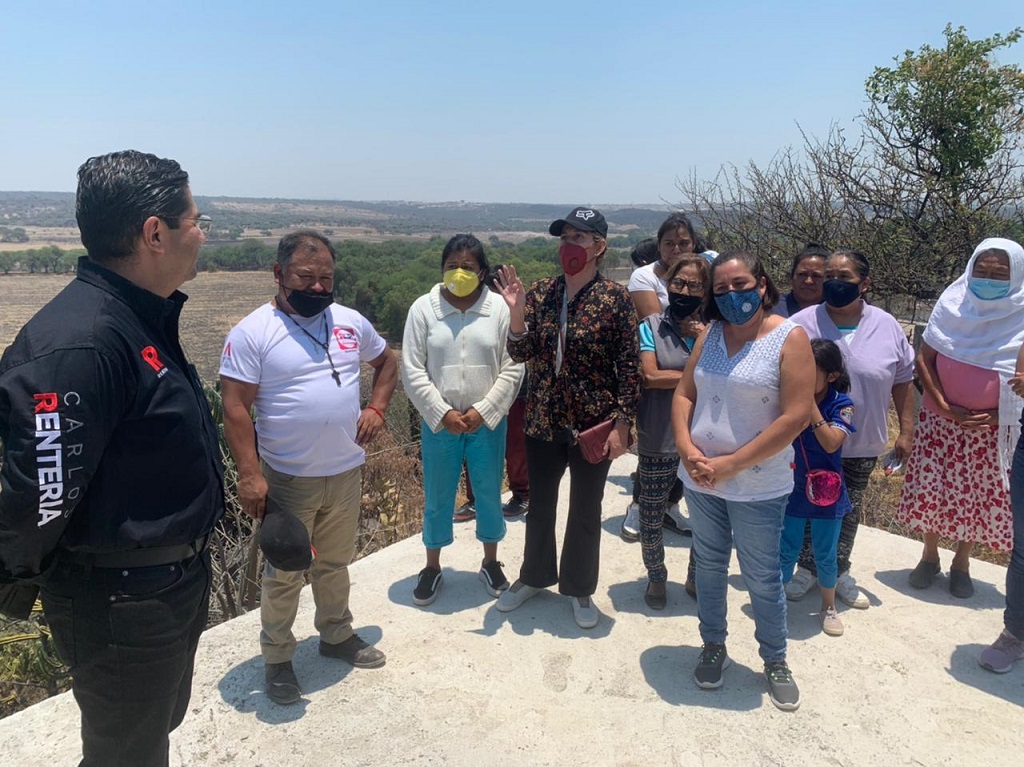 Carlos Rentería se compromete a construir una capilla en Santa Rosa Jaúregui.