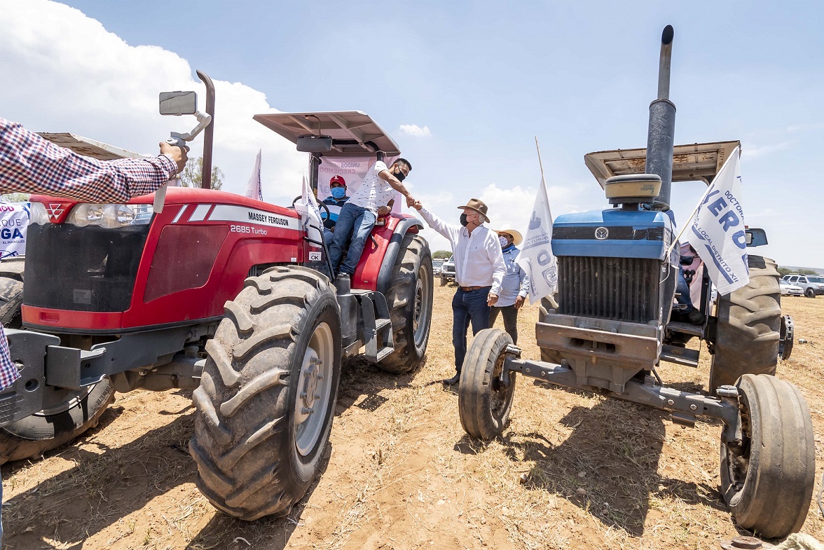 Enrique Vega Carriles se compromete a invertir más recursos en el campo de El Marqués.