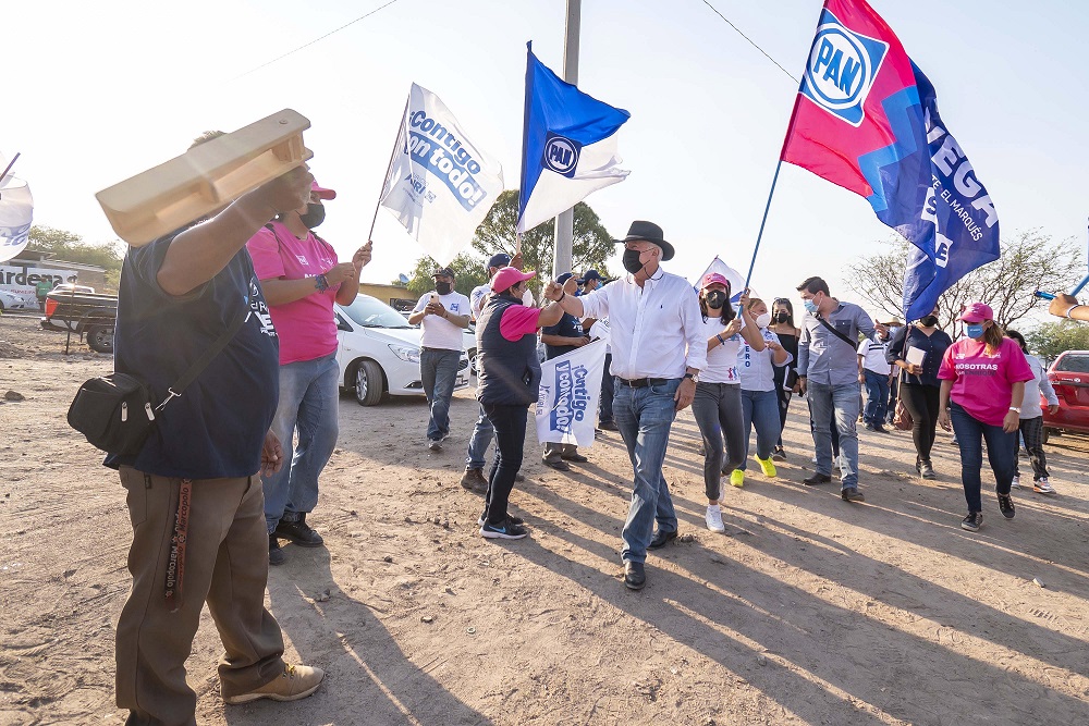 Se compromete Enrique Vega Carriles a gestionar predio para construir unidad deportiva en El Lobo