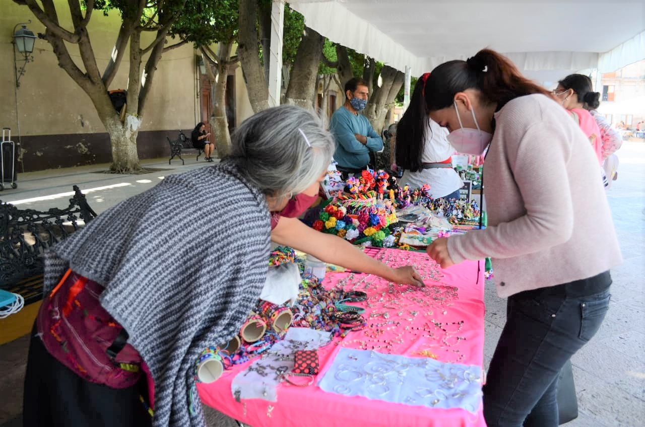 80 artesanos ofrecen sus productos en la nueva Feria Artesanal en Querétaro Capital.