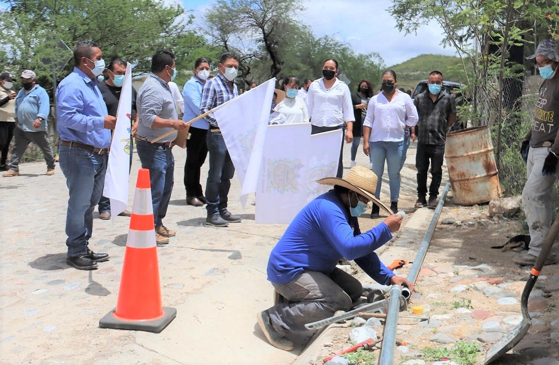 Juan Carlos Linares encabeza arranque de obras de sistema de agua potable en El Motoshi