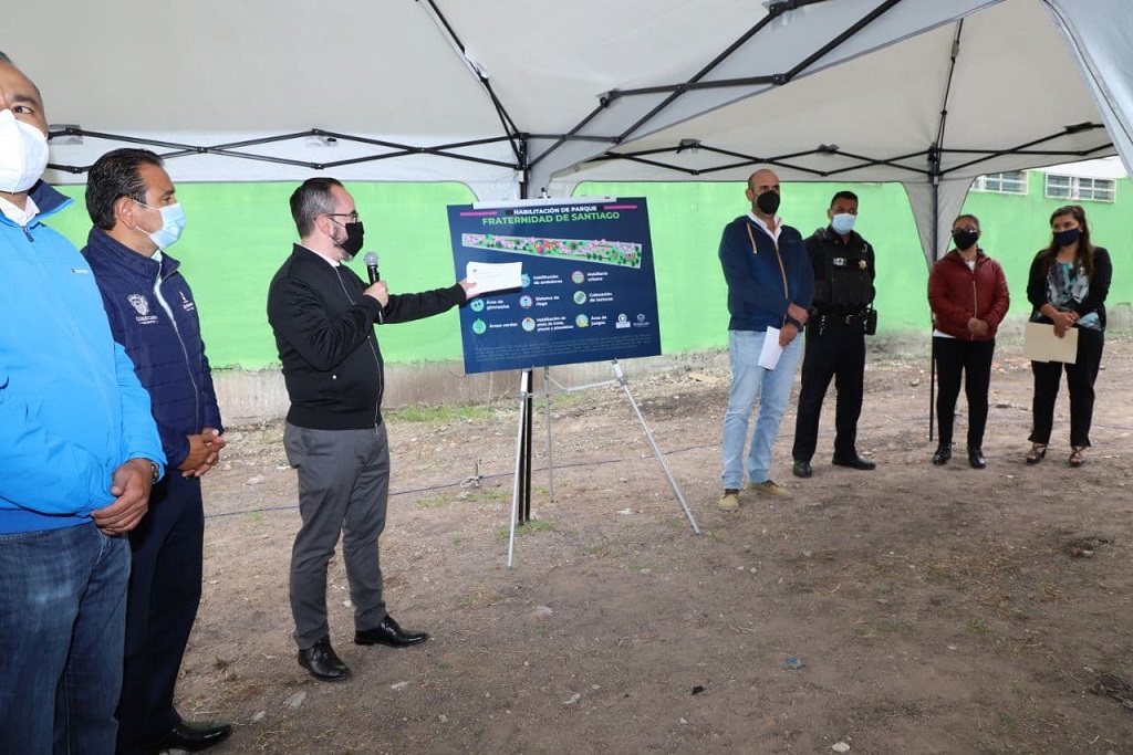 Miguel Parrodi anuncia obra del nuevo parque en la Colonia Fraternidad Santiago.