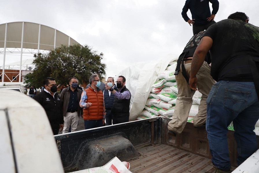 Entrega Miguel Parrodi incentivos a más de 900 productores agrícolas de Querétaro.