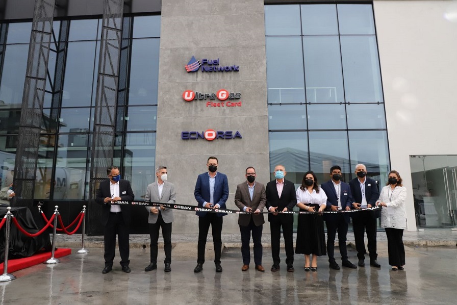 Miguel Parrodi acude a la inauguración del Edificio Magno Orsan en Querétaro