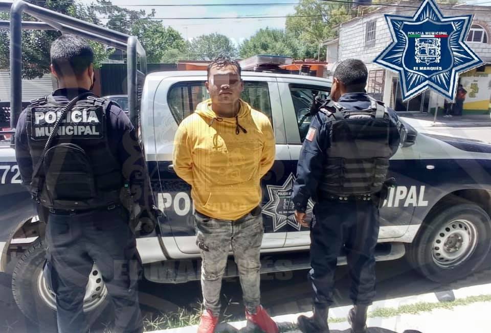 Policías de El Marqués detienen a sujeto con orden de aprehensión vigente en El Carmen.