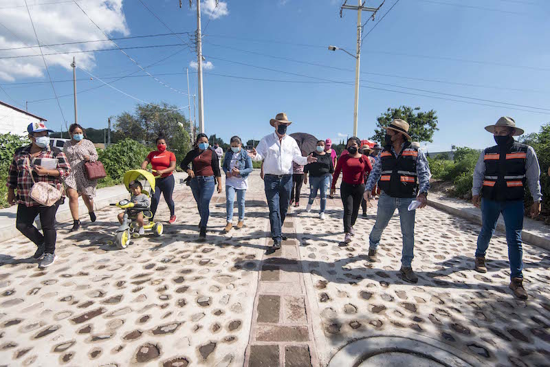 Enrique Vega Carriles entrega obra pública en Coyotillos, La Loma y Jesús María