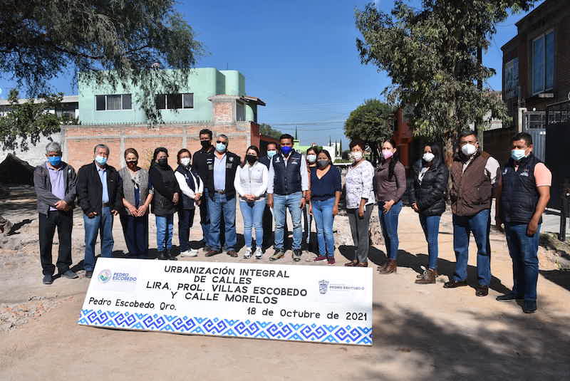 Amarildo Bárcenas supervisa obras de urbanización de calles en Pedro Escobedo