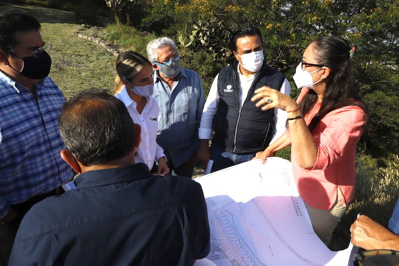 Luis Nava se reúne con habitantes del Fraccionamiento Huertas la Joya para conocer sus necesidades