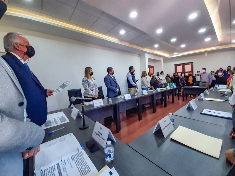 Enrique Vega Carriles toma protesta a tres delegados y 42 subdelegados municipales.